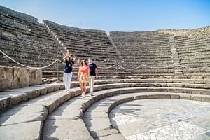 Guided Tour of Pompeii with a local guide - Private