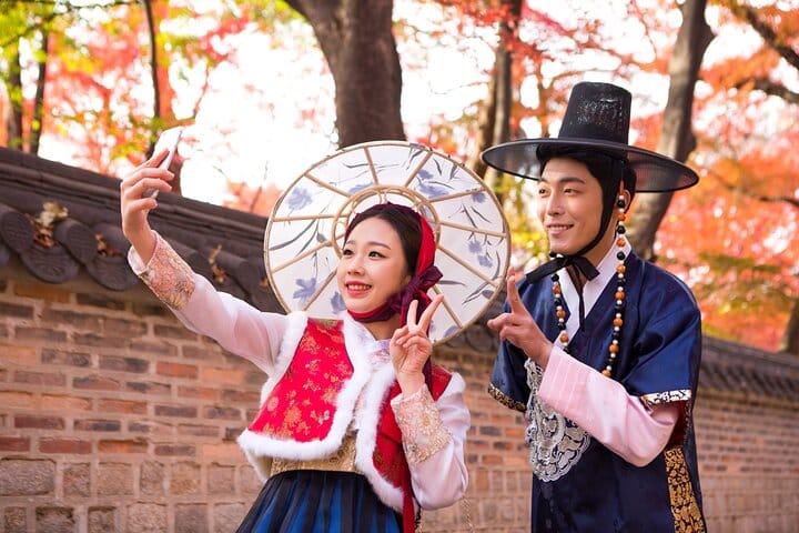 Hanbok in the palace