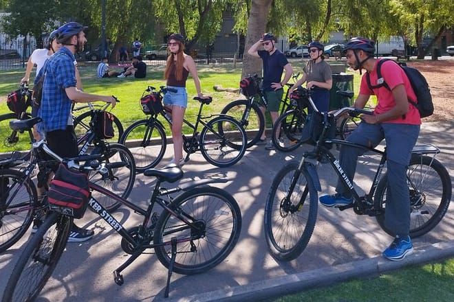 Discover Buenos Aires effortlessly on our deluxe bikes. With gears and shocks providing ultimate comfort, explore the flat cityscape, making every ride a joyous adventure. Join us now!