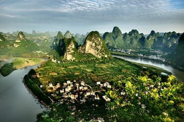 Guilin 1-Day Tour: Reed Flute Cave, Bamboo Boat Ride, Night Show