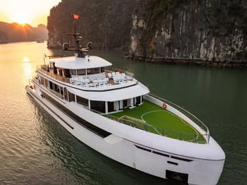 VIP Day Cruise and Kayaking in Halong Bay from Hanoi