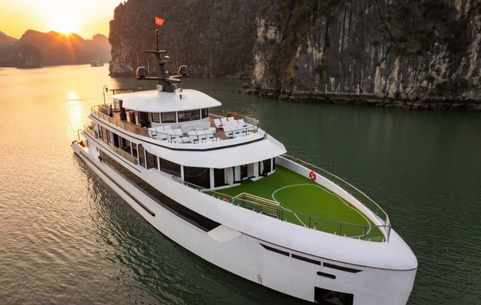 VIP Day Cruise and Kayaking in Halong Bay from Hanoi