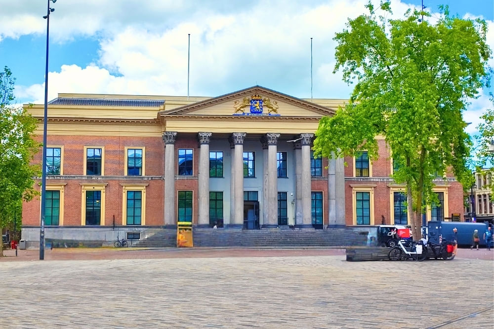 Photo of the Gerechtshof at Wilhelminaplein during the Leeuwarden scavenger hunt City Detective.