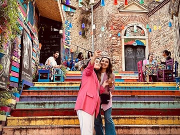 Explore Galata Tower and Fener-Balat Neighborhoods by Ferry in Istanbul