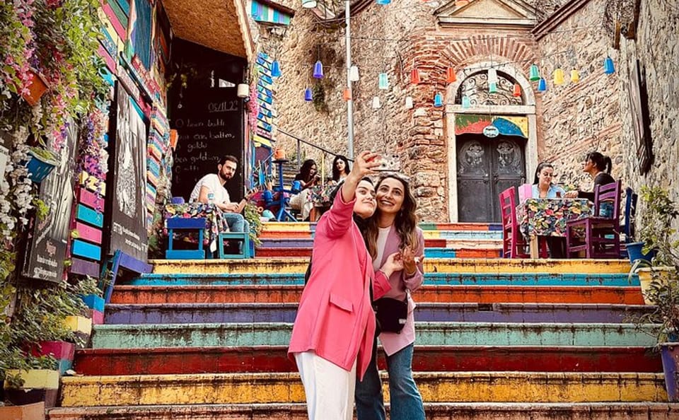 Explore Galata Tower and Fener-Balat Neighborhoods by Ferry in Istanbul