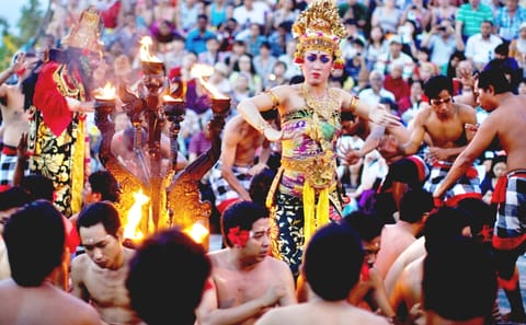 Cultural Tour of Uluwatu Temple and Kecak Dance in Bali
