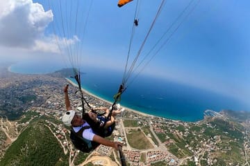 Alanya Paragliding and City Tour with Round Transfer from Antalya