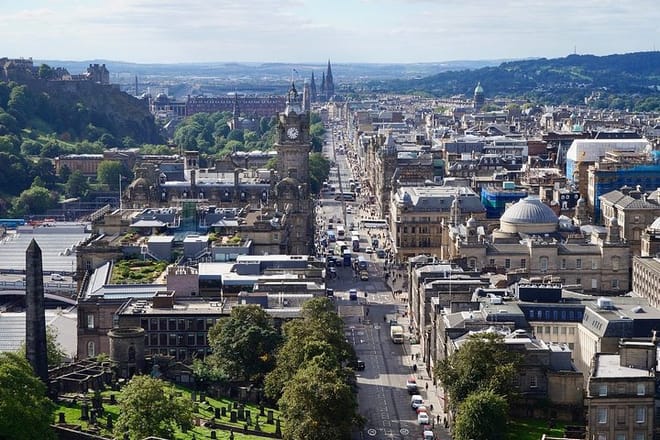 Edinburgh Private Walking tour with a Professional Guide 2