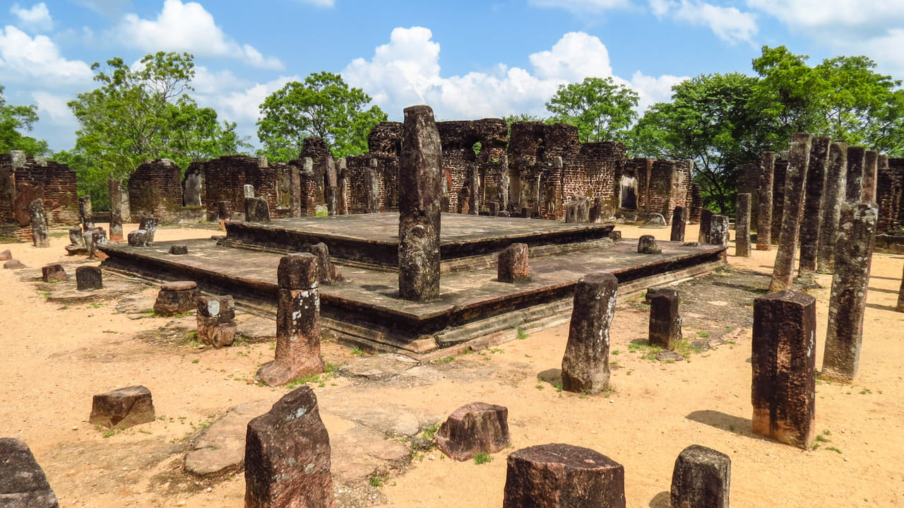 Polonnaruwa & Sigiriya One Day Tour (German & English) 3