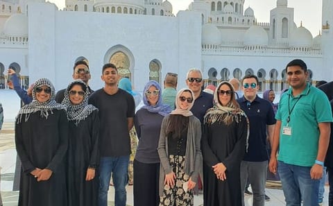 Abu Dhabi City Tour from Dubai with Lunch Included