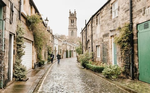 Edinburgh City Highlights Tour with Castle Visit