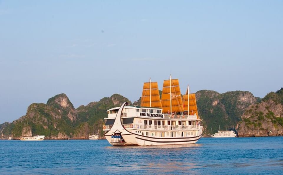 Hanoi to Halong Bay: 2-Day Royal Palace Cruise with Cave,Island