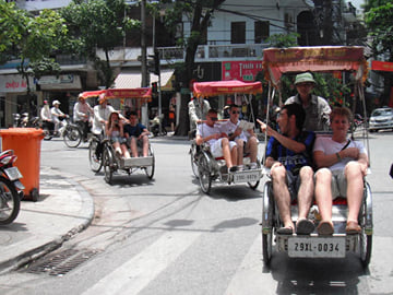 Private Tour: Hanoi City Tour Including Water Puppet Show and Cyclo Ride