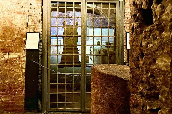 Rome’s Hidden Depths: Colosseum, Ancient City Tour & Underground Tunnels