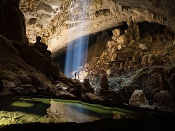 Paradise Cave and Mooc Spring Guided Tour from Dong Hoi