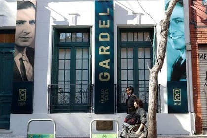 Buenos Aires Historical City Tour: Tango and Football