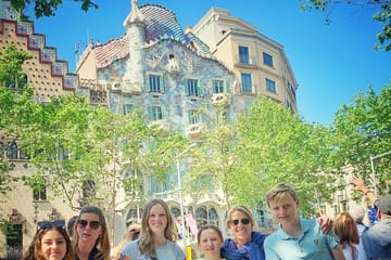 Private Tour Barcelona Highlights: Old Town + Gaudi Buildings