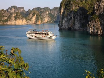 sleeping boat - garden bay