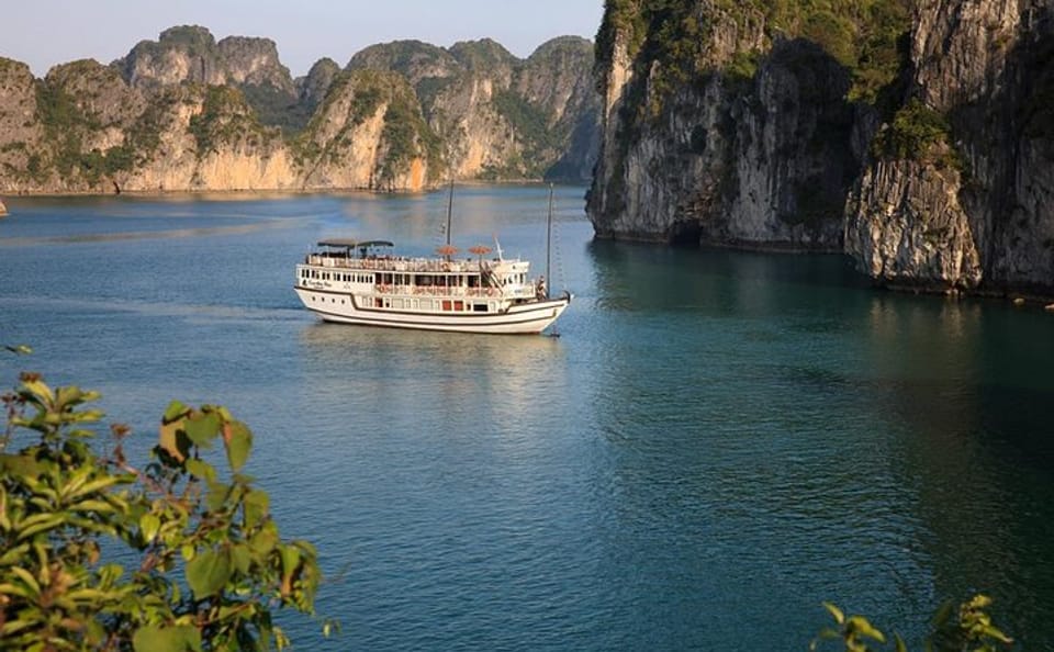 Bai Tu Long Bay 2-Day Cruise with Kayaking and Swimming