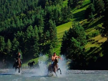 4 Full days in Georgia with private tour, free aiport