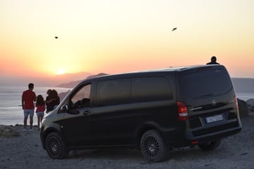 Private 6-Hour Santorini Tour: Explore Akrotiri and Perissa