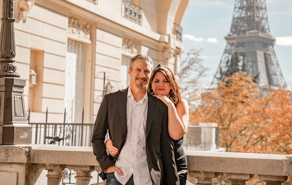Eiffel Tower Photo Shoot Experience in Paris