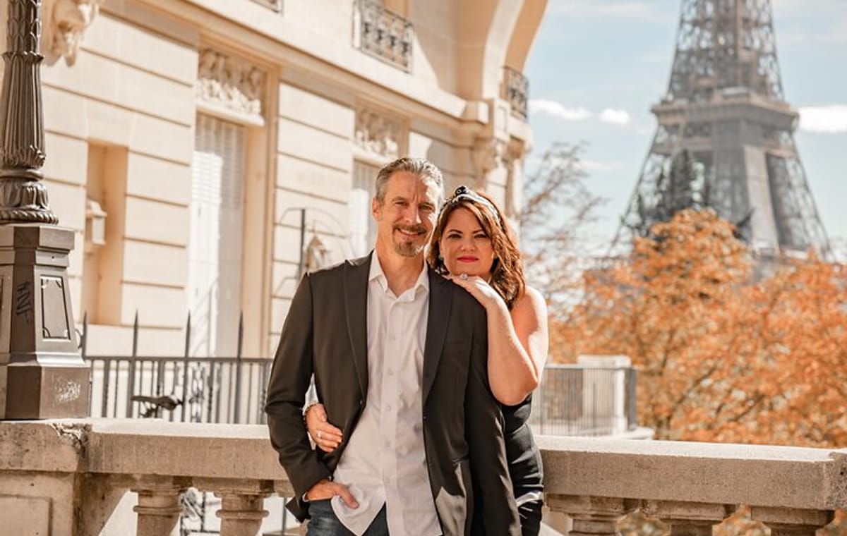Eiffel Tower Photographer, Professional Photo shoot – Paris