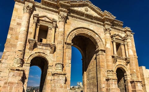 Private Day Tour of Jerash and Amman City Highlights