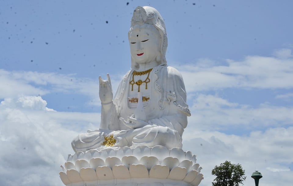 Private Art and Temple Tour in Mueang Chiang Rai