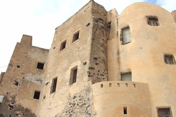 Private 8-Hour Santorini Tour: Akrotiri and Firostefani