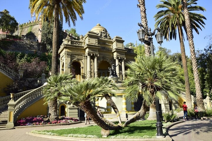 City Walking Tour of the Historic Center of Santiago 6