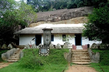 Pidurangala Rock Cultural Day Tour from Colombo