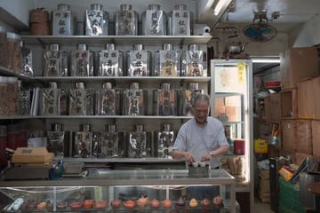 Hong Kong Street Food Tour: Dim Sum and Wonton Tasting