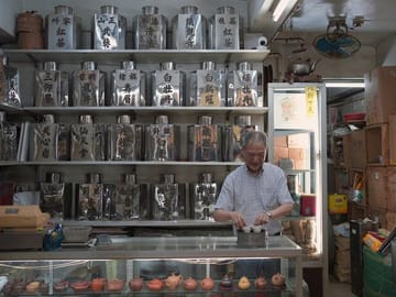 Hong Kong Street Food Tour with Locals – Dim Sum, Wonton & more