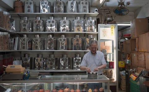 Hong Kong Street Food Tour: Dim Sum and Wonton Tasting