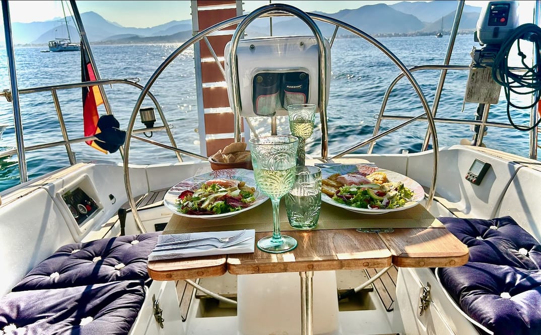Romantischer Segelausflug mit Dinner für 2
