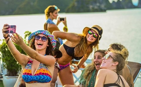 Oasis Bay Party Cruise for Young Travelers with Transfer Included
