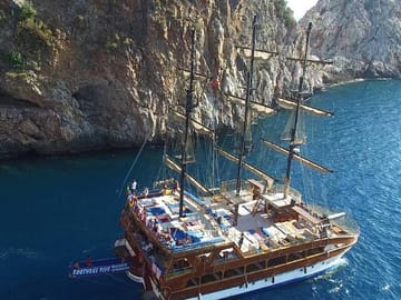 Catamaran Yacht Tour with Lunch in Alanya, Türkiye