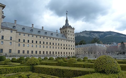 Explore El Escorial: Royal Monastery and Tombs Tour