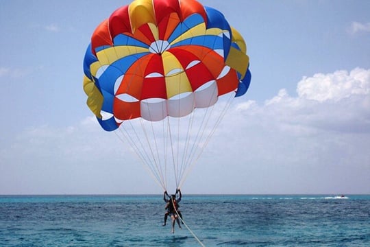  Hurghada : Parasailing Fly High Sea Adventure with Transfer