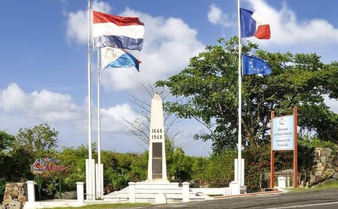 Comprehensive Sint Maarten Island Tour with Six Stops