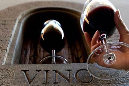 Florence Wine Windows Tour: Enjoy Aperitivo & Local Street Food