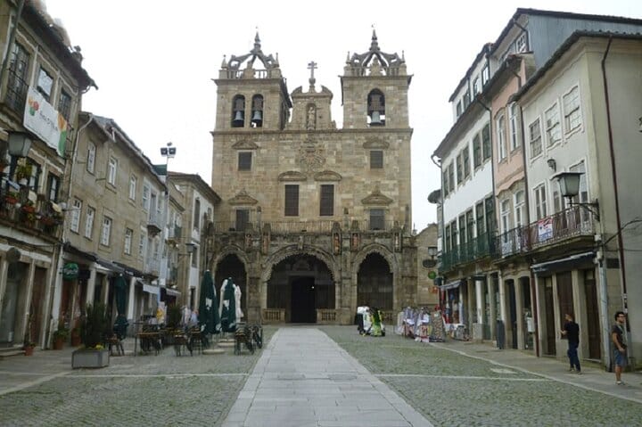 SANTIAGO DE COMPOSTELA + BRAGA: Private Tour from Porto