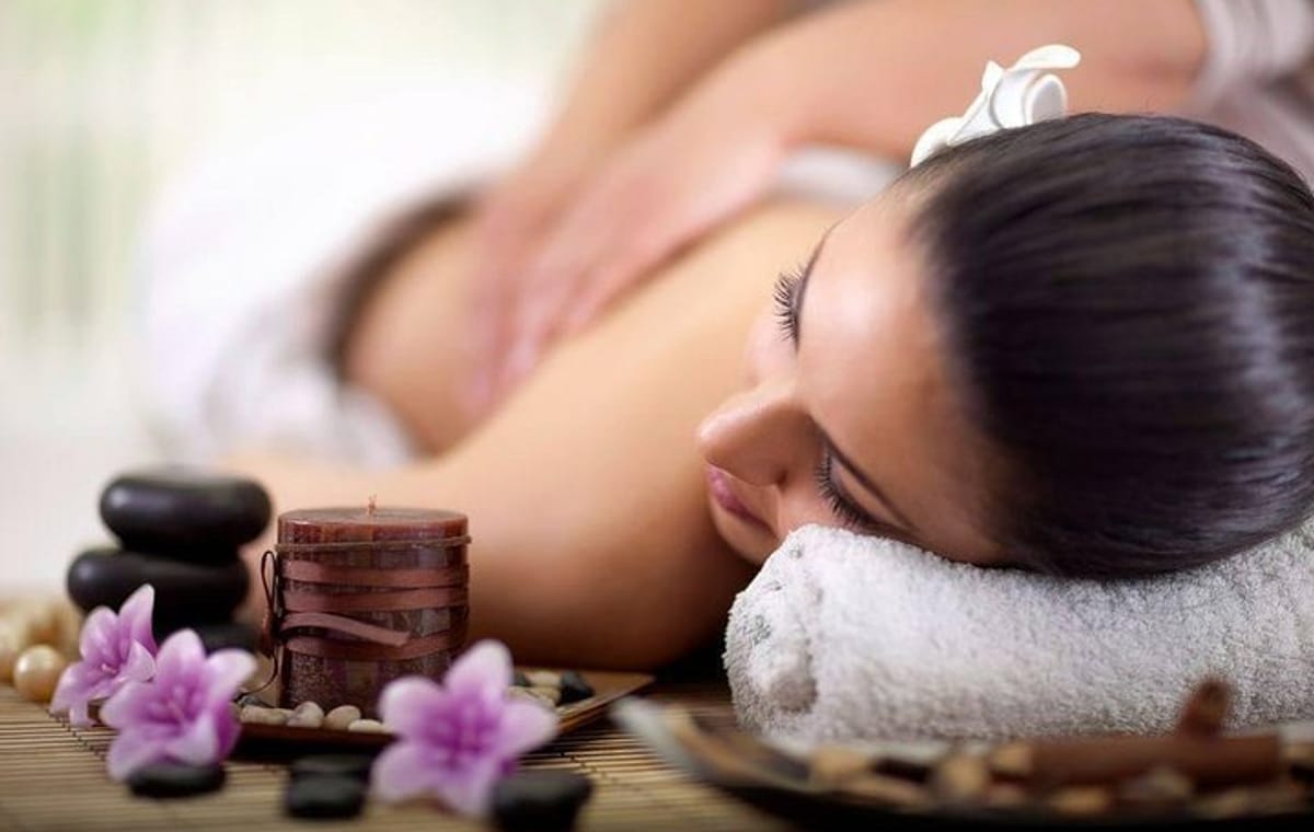 120 minutes Full Body Relaxing Massage + Head Massage + Feet Massage For Couples