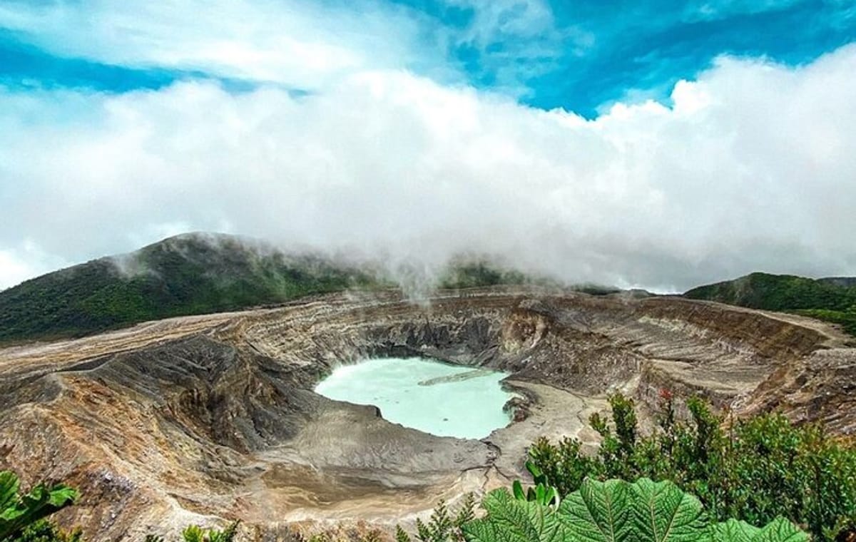 Poás Volcano and Coffee Tour with Tasting and La Paz Falls