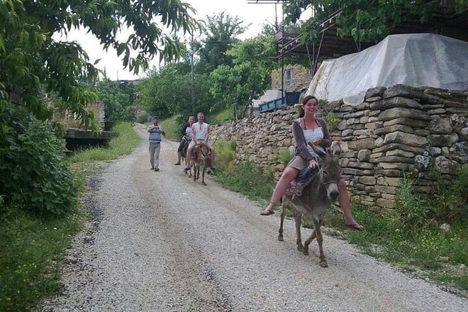 Side: Village Tour and Green Lake Cruise Combo Tour 6