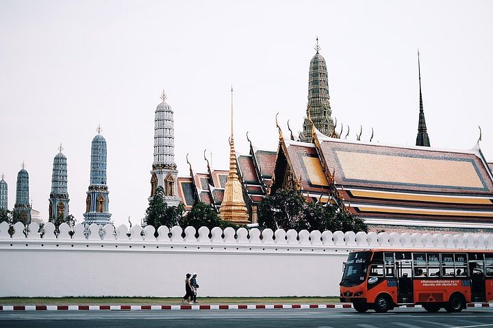 Explore Bangkok’s Highlights: Grand Palace, Chinatown, and Local Markets