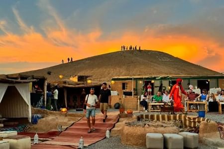 Marrakech: Moroccan dinner with show in Desert Agafay& camel ride