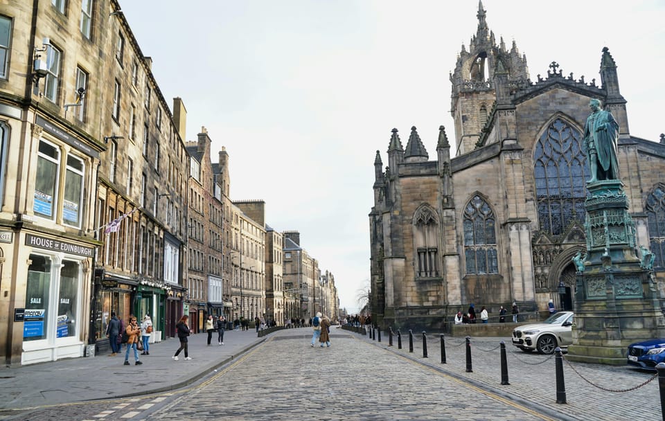 Edinburgh City Highlights Tour with Castle Visit