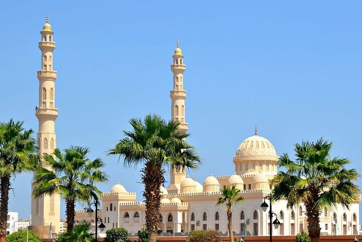 Private City Tour &amp; Magic Catamaran Snorkeling &amp; Parasailing Adrenaline-Hurghada